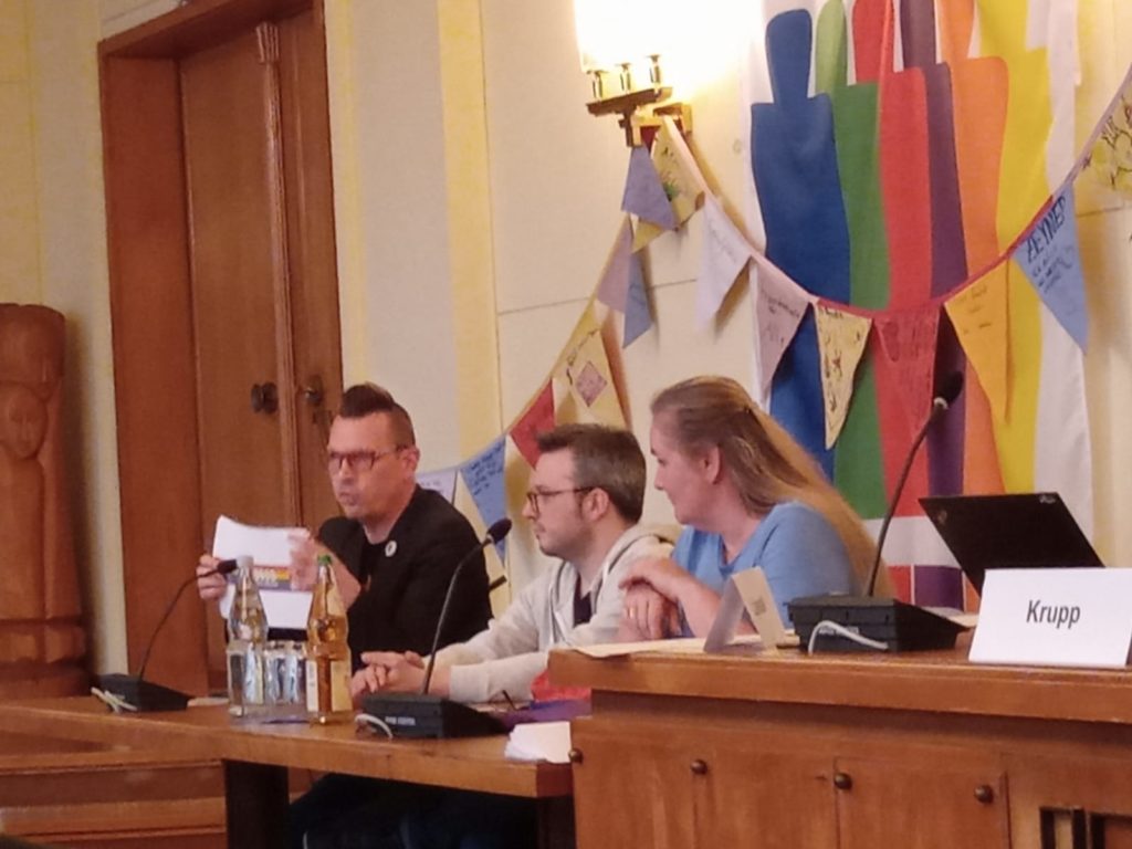 Im Ausschuss für Gleichstellung, Vielfalt und Antidiskriminierung: Sascha von Gerishem, Thomas Huschban und Stephie Dobke (v.l.). Foto: Gerhilt Dietrich