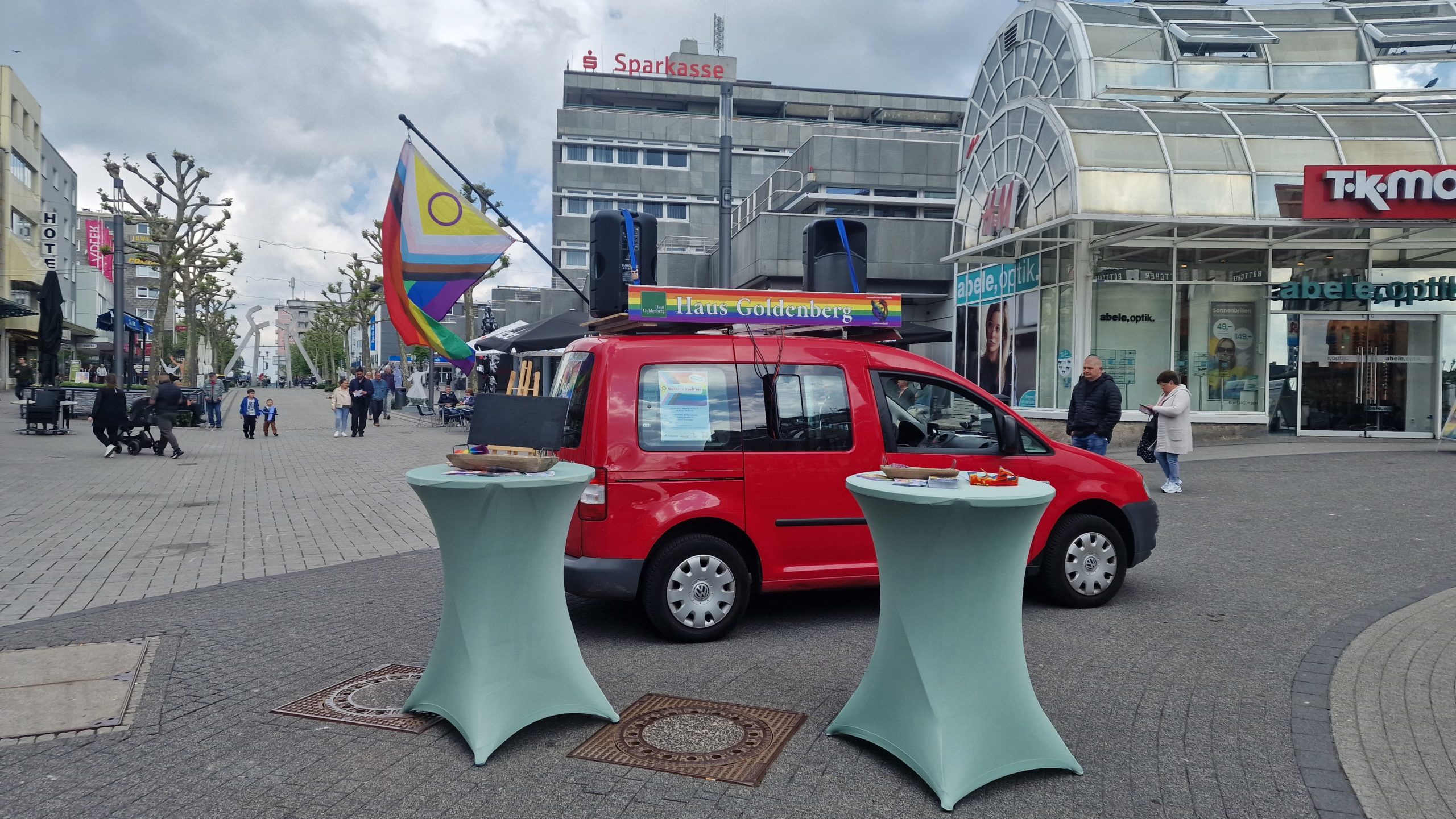 Das Protestfahrzeug Adenauer HG1 im Einsatz. Foto: Sascha von Gerishem